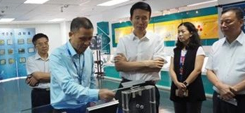 政协主席刘悦伦视察超凡国际-科技赋能场景,让娱乐更有趣。
